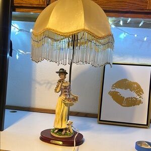 Elegant Lady Sculpture Lamp with Gold Accents